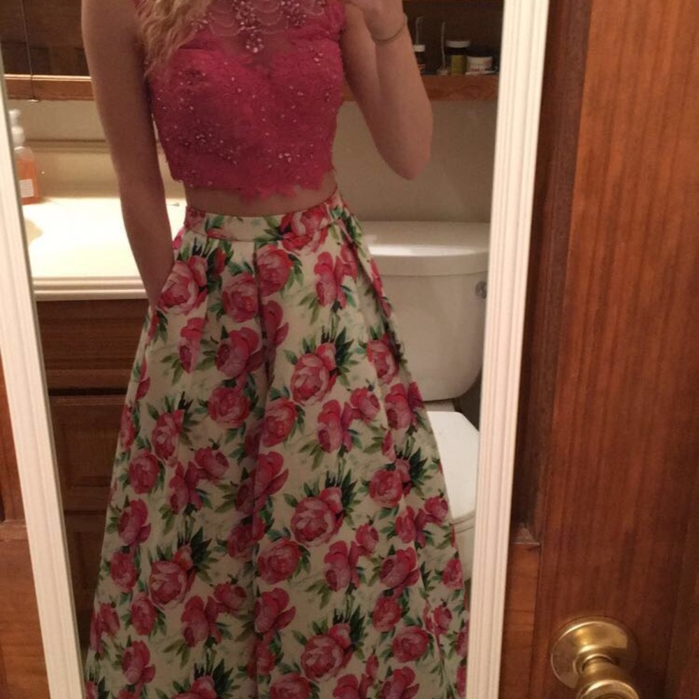 Size 0 Ellie Wilde prom dress - Picture 3 of 4